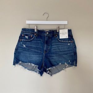 NWT Abercrombie Curve Love Mid Rise Denim Mom Short Size 31